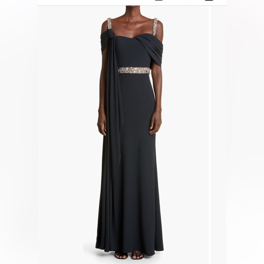 Alexander McQueen Crystal Embroidered Trumpet Gown. Size 4 US/ 40 IT.✨